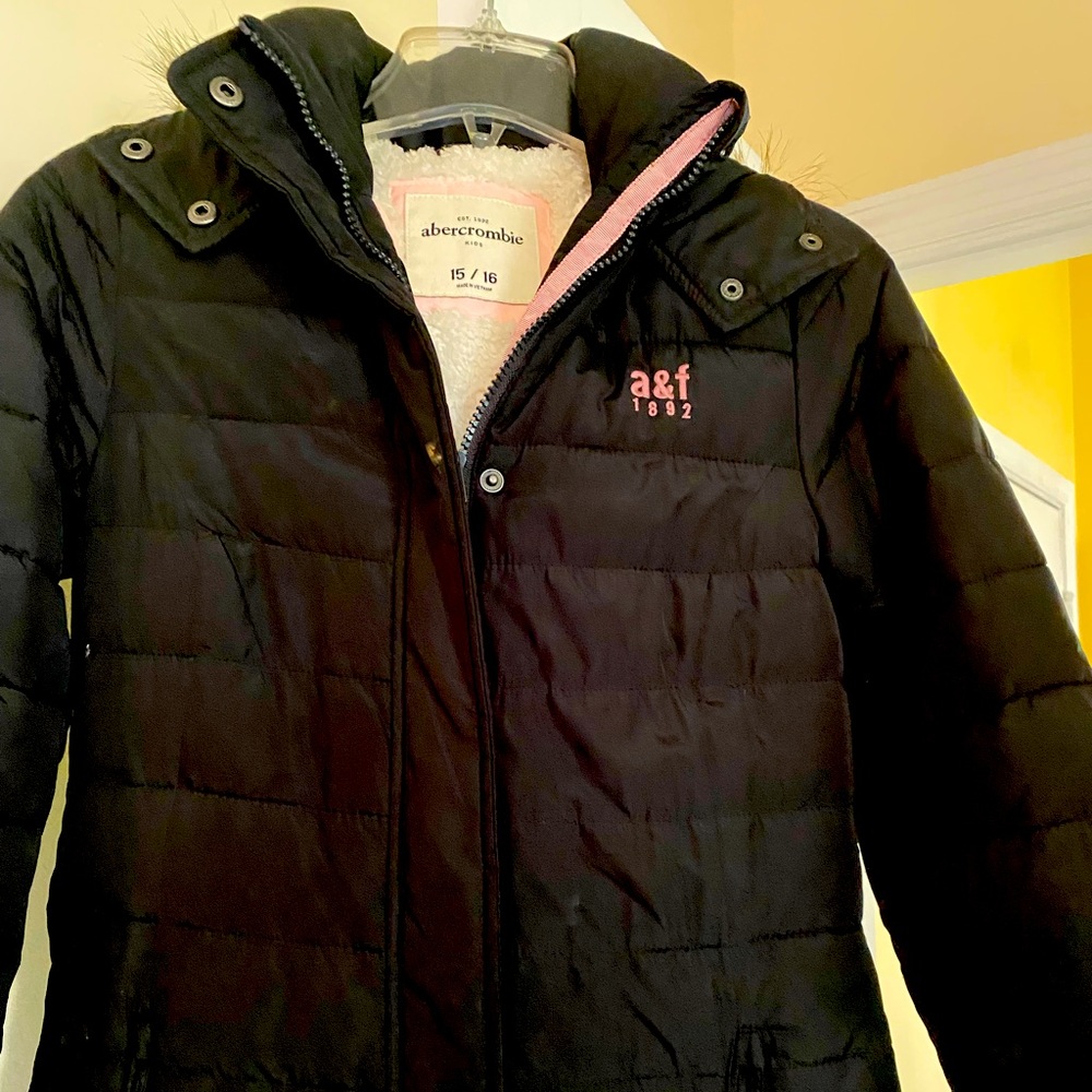 Girls Abercrombie Winter Coat- gently used. Size 15/16